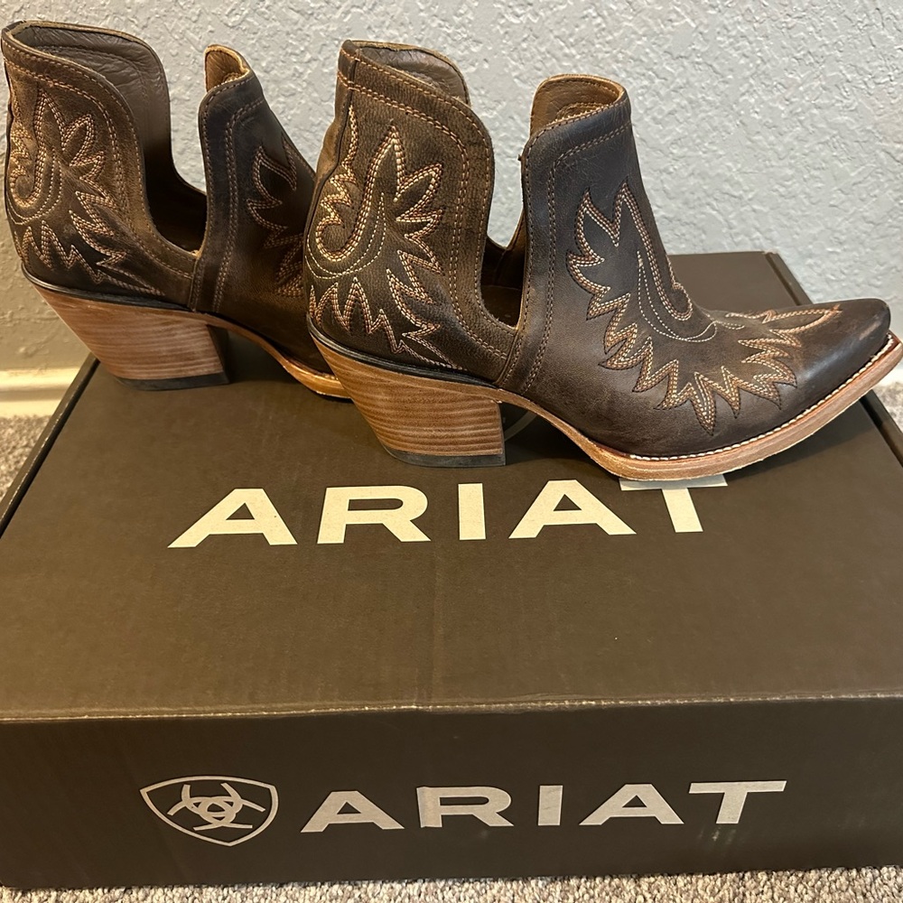Ariat Womens Dixon Booties - Size 9